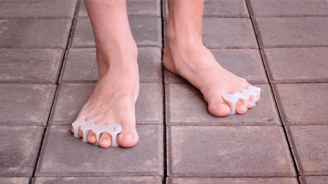 Toe spacers (Image via Getty Images)